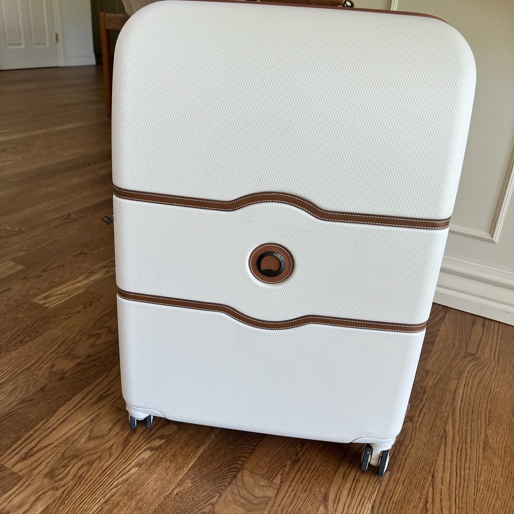 Elegant Angora Travel Bag large spinner suitcase
Size shown in photos